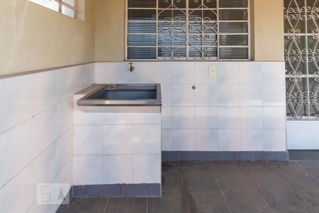 Casa à venda com 213m², 3 quartos e 3 vagasQuintal - detalhe tanque