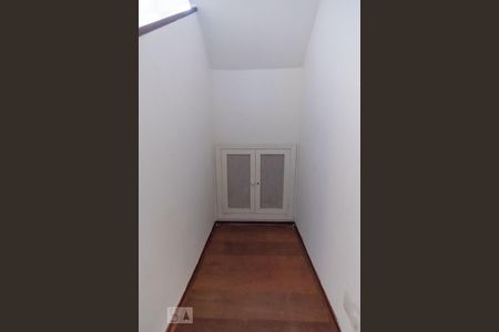 Casa à venda com 213m², 3 quartos e 3 vagasArmário abaixo da escada