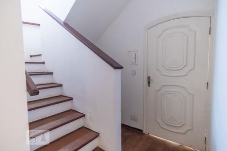 Escada de casa à venda com 3 quartos, 213m² em Cambuí, Campinas