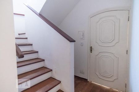 Casa à venda com 213m², 3 quartos e 3 vagasEscada
