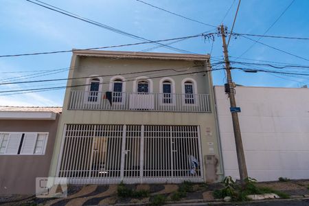 Casa à venda com 213m², 3 quartos e 3 vagasFachada do sobrado