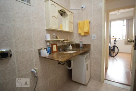 Apartamento à venda com 78m², 2 quartos e 1 vaga Apartamento à venda com 78m², 2 quartos e 1 vagaBanheiro Social