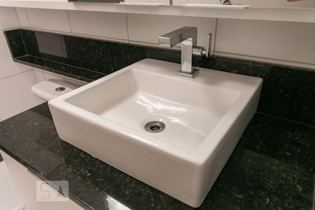Banheiro - Torneira de apartamento para alugar com 2 quartos, 56m² em Cavalhada, Porto Alegre