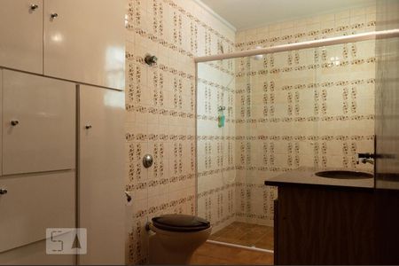 Banheiro de casa para alugar com 3 quartos, 160m² em Vila Arcádia, São Paulo