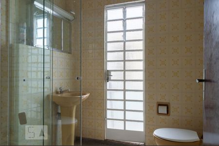 Banheiro de casa para alugar com 3 quartos, 160m² em Vila Arcádia, São Paulo