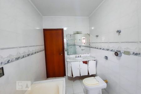 Casa à venda com 228m², 3 quartos e 4 vagas Casa à venda com 228m², 3 quartos e 4 vagasBanheiro da Suíte 1