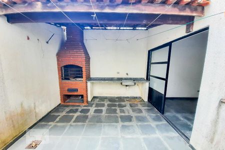 Casa à venda com 228m², 3 quartos e 4 vagas Casa à venda com 228m², 3 quartos e 4 vagasVaranda