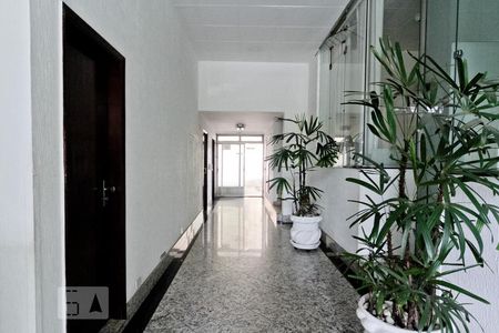 Apartamento para alugar com 80m², 2 quartos e 1 vaga Apartamento para alugar com 80m², 2 quartos e 1 vagaHall