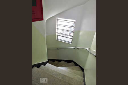 Apartamento para alugar com 80m², 2 quartos e 1 vagaEscada
