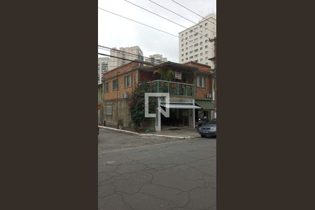 Casa à venda com 180m², 3 quartos e 2 vagas Casa à venda com 180m², 3 quartos e 2 vagasFachada