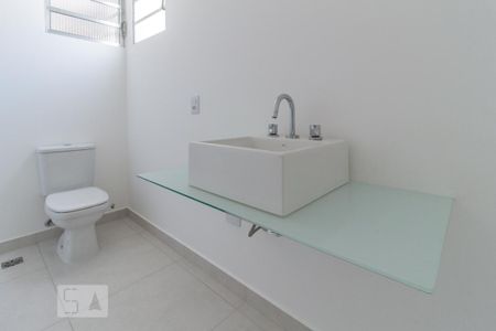 Casa para alugar com 120m², 2 quartos e 2 vagas Casa para alugar com 120m², 2 quartos e 2 vagasBanheiro 1