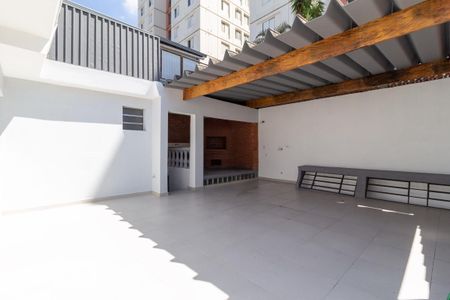 Casa para alugar com 120m², 2 quartos e 2 vagas Casa para alugar com 120m², 2 quartos e 2 vagasQuintal