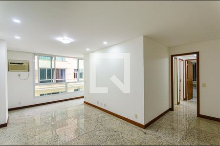 Sala de Apartamento com 2 quartos, 78m² Icaraí