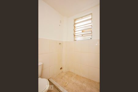 Banheiro de apartamento à venda com 2 quartos, 74m² em São João, Porto Alegre