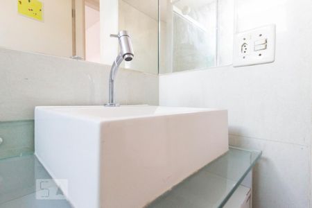 Banheiro de apartamento para alugar com 2 quartos, 50m² em Freguesia do Ó, São Paulo