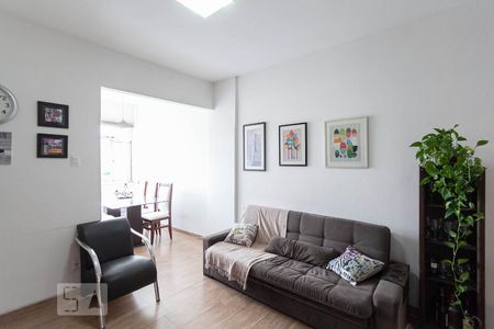 Sala de apartamento para alugar com 2 quartos, 70m² em Centro, Belo Horizonte