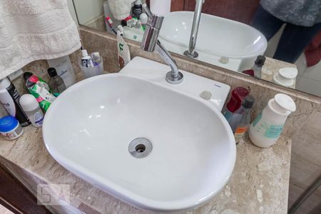 Apartamento para alugar com 70m², 2 quartos e sem vagaBanheiro da Suíte - Pia