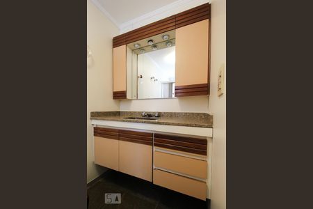 Banheiro da Suíte  de apartamento à venda com 2 quartos, 100m² em Itaim Bibi, São Paulo