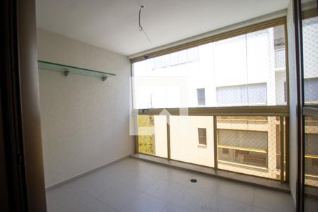 Apartamento à venda com 368m², 4 quartos e 4 vagasSacada do Hall dos Quartos