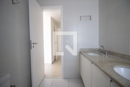 Apartamento à venda com 368m², 4 quartos e 4 vagasBanheiro da Suíte 4