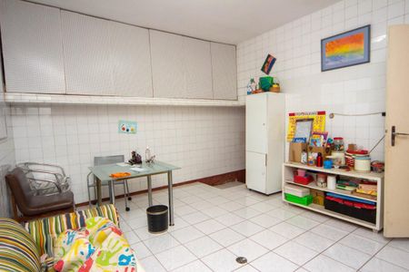 Casa à venda com 500m², 4 quartos e 5 vagasSalão