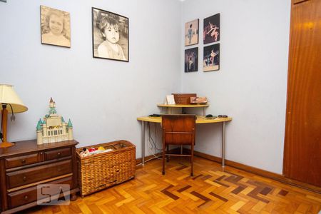 Casa à venda com 500m², 4 quartos e 5 vagasQuarto 2 - Armários