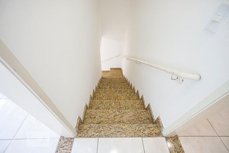 Casa de condomínio para alugar com 60m², 2 quartos e 1 vagaEscada