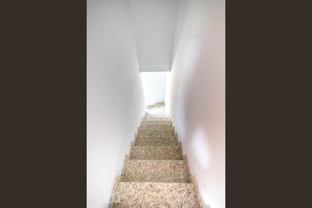 Casa à venda com 65m², 2 quartos e 1 vagaEscada