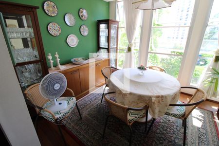 Apartamento à venda com 180m², 5 quartos e 3 vagasCopa