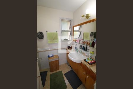 Apartamento à venda com 180m², 5 quartos e 3 vagasBanheiro da Suíte 1