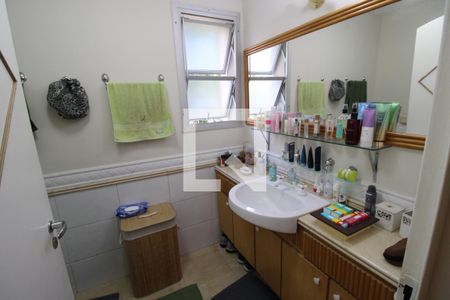 Apartamento à venda com 180m², 5 quartos e 3 vagasBanheiro da Suíte 1