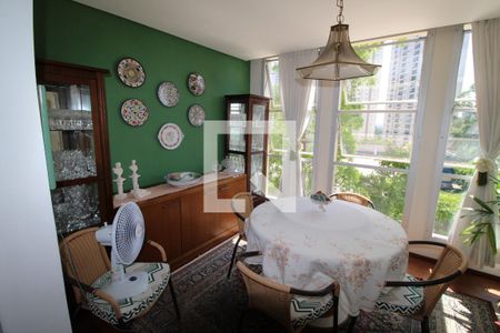 Apartamento à venda com 180m², 5 quartos e 3 vagasCopa