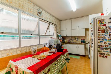Apartamento à venda com 130m², 3 quartos e 2 vagasCozinha