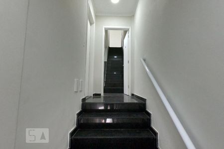 Escada de acesso ao imóvel de apartamento para alugar com 3 quartos, 160m² em Boqueirão, Santos