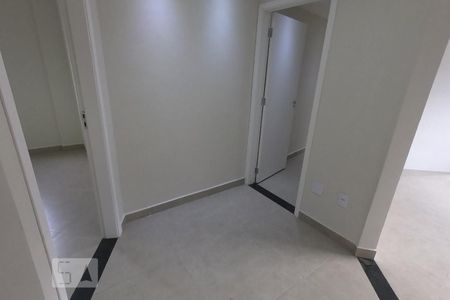 Corredor de acesso entre salas, quartos e cozinha de apartamento para alugar com 3 quartos, 160m² em Boqueirão, Santos