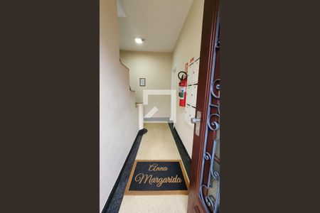 Apartamento para alugar com 70m², 2 quartos e 1 vagaEscada