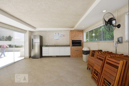 Apartamento para alugar com 64m², 2 quartos e 1 vagaÁrea comum