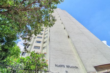 Apartamento para alugar com 44m², 1 quarto e 1 vaga Apartamento para alugar com 44m², 1 quarto e 1 vagaFachada