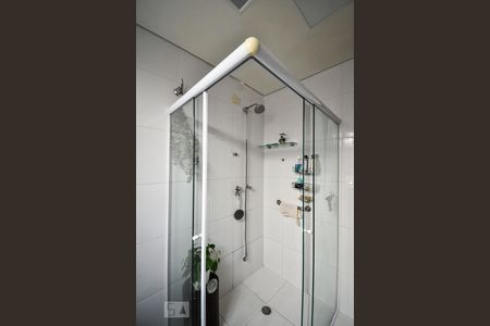 Casa à venda com 240m², 3 quartos e 2 vagasBanheiro