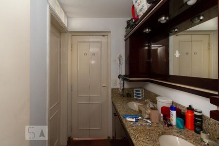 Apartamento à venda com 197m², 4 quartos e 3 vagasBanheiro Social