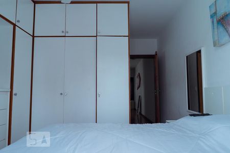 Casa à venda com 250m², 3 quartos e 2 vagasSuíte