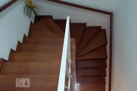 Casa à venda com 250m², 3 quartos e 2 vagasEscada