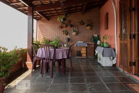 Casa à venda com 240m², 3 quartos e 3 vagasVaranda