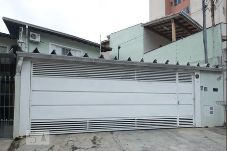 Casa à venda com 174m², 3 quartos e 3 vagas Casa à venda com 174m², 3 quartos e 3 vagasFachada