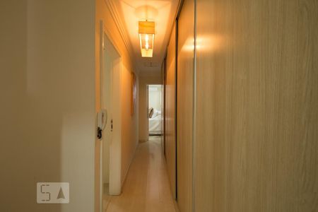 Casa à venda com 174m², 3 quartos e 3 vagas Casa à venda com 174m², 3 quartos e 3 vagasCorredor