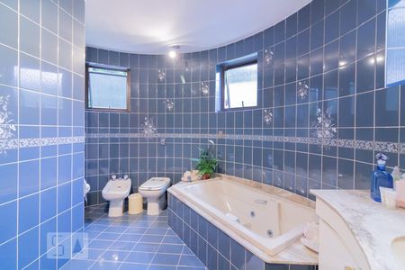 Apartamento à venda com 267m², 4 quartos e 3 vagas Apartamento à venda com 267m², 4 quartos e 3 vagasBanheiro Suíte 2