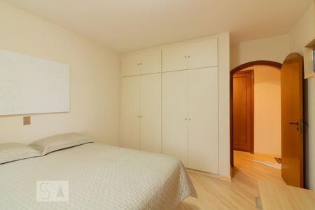Apartamento à venda com 267m², 4 quartos e 3 vagas Apartamento à venda com 267m², 4 quartos e 3 vagasQuarto 4