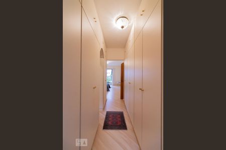 Apartamento à venda com 267m², 4 quartos e 3 vagas Apartamento à venda com 267m², 4 quartos e 3 vagasSuíte 2