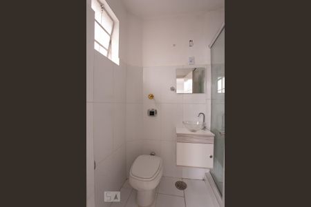 Banheiro de kitnet/studio para alugar com 1 quarto, 44m² em Centro Histórico, Porto Alegre