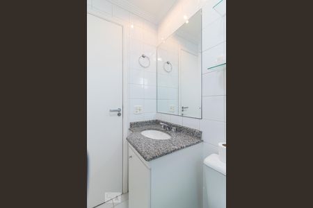 Apartamento para alugar com 72m², 3 quartos e 2 vagas Apartamento para alugar com 72m², 3 quartos e 2 vagasBanheiro